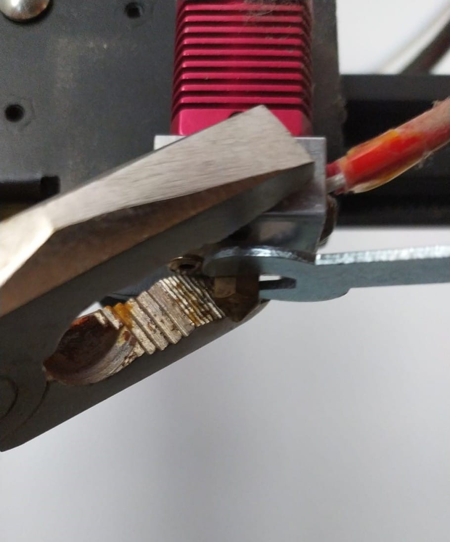 How to replace the Nozzle on an Ender 3 (Pro & V2)! 3D Solved